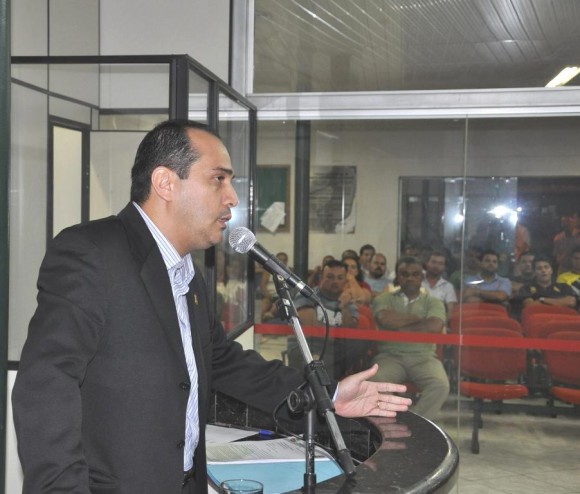 Luciano Padilha vai a Câmara após convocação dos vereadores