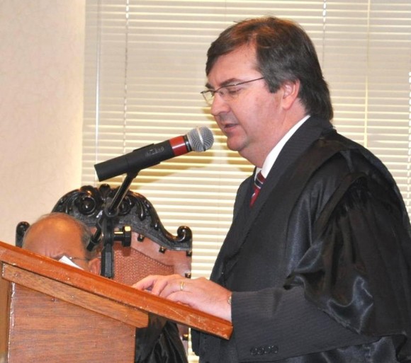 Advogado de Harrisson e Valdir Ribeiro, concorre a vaga no TRE