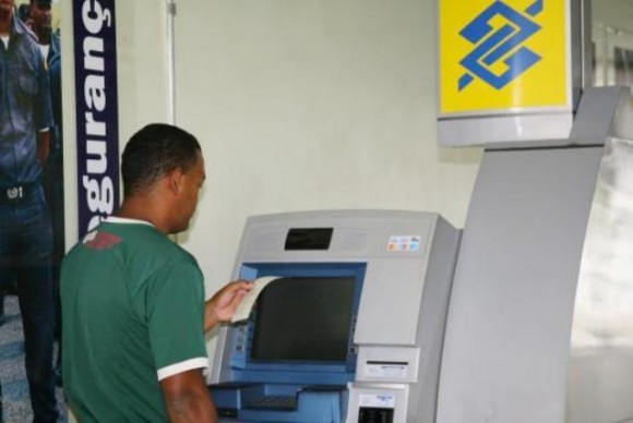 Governo paga servidores estaduais nesta sexta-feira(29)