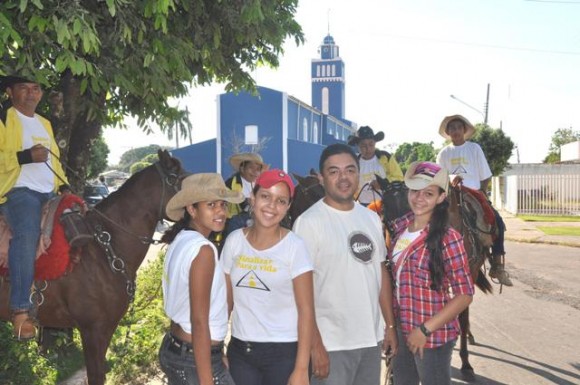 Zenildo Sampaio abre cavalgada no aniversário de Livramento