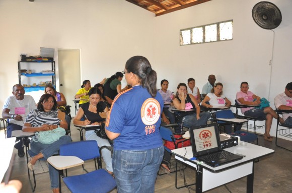 Equipe do SAMU qualifica servidores da saúde em Leverger