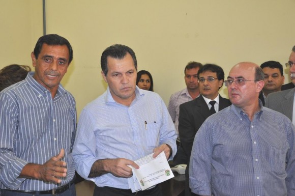 Ugo expõem dificuldades do município em encontro com Silval