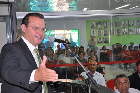 Wellington Fagundes cita investimento na construção da estrada verde