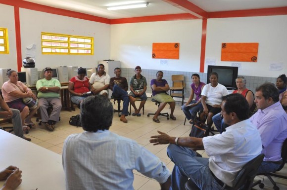 Ugo Padilha e Wagner Belmiro se reúnem com moradores do Taquaral