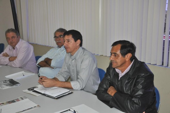 Prefeitos da Baixada Cuiabana discutem sobre coleta de lixo coletivo