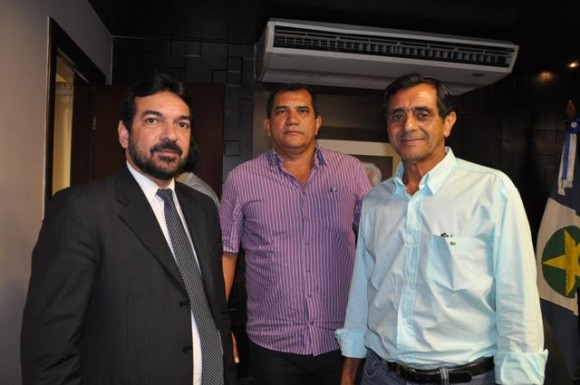 Vídeo - Ugo denuncia o caos de leverger a governador de MT