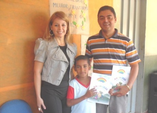 Juíza do Trabalho entrega livros em Livramento 