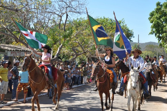 Moradores e autoridades comemoram 25 anos da Agrovila 
