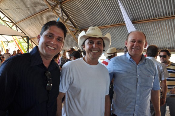 Valdizinho, Vadir e Wanderley Ribeiro em intensas reuniões