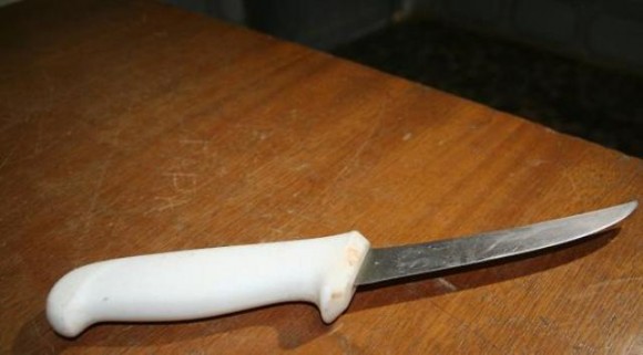 PMs prendem suspeito de tentar esfaquear cliente em pesqueiro