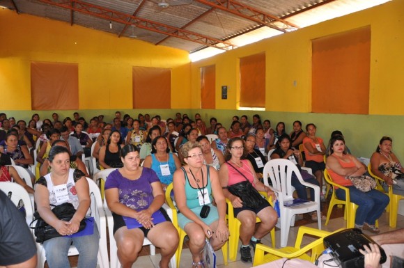 Formação continuada reúne duzentos e onze profissionais 