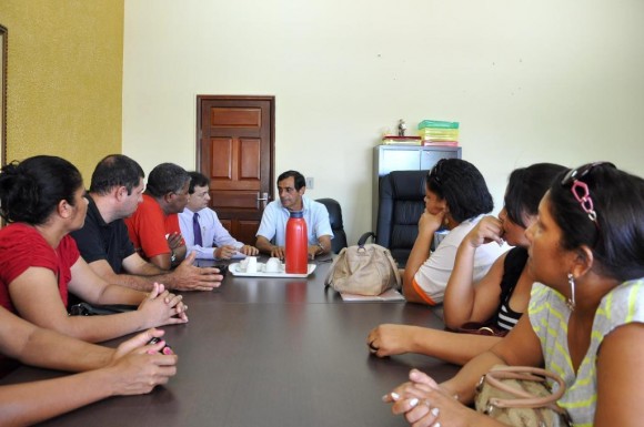 Ugo Padilha recebe do SINTEP nova proposta para o PCCS 