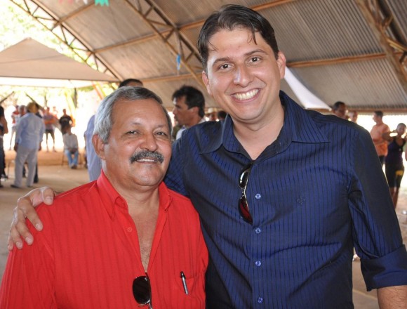 Valdizinho do Posto (dir) abandona projeto de candidatura a prefeito 