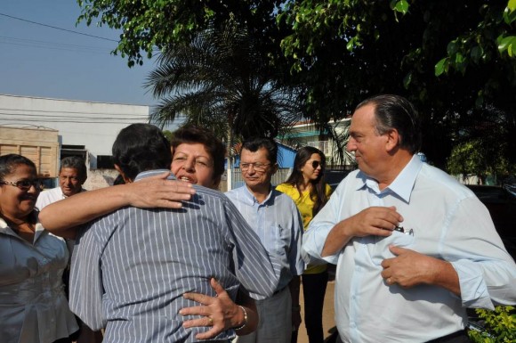 Abraço de Ugo Padilha e Glorinha Garcia sela apoio político 