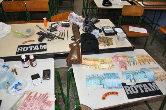 Operação da PM prende três traficantes em Barão de Melgaço