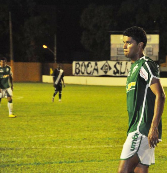 Zagueiro oriundo do futebol de Santo Antônio vai ser titular na Série C