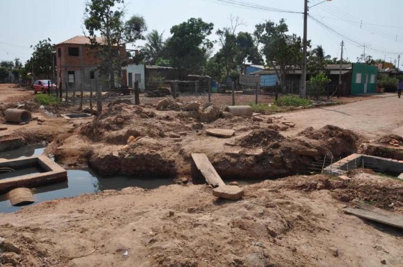 Após notificação da prefeitura empresa retoma obras na Fronteira
