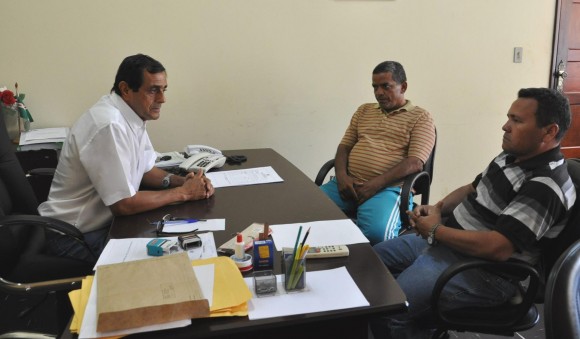 Diretores da Associação do bairro Fronteira se reúnem com Ugo Padilha