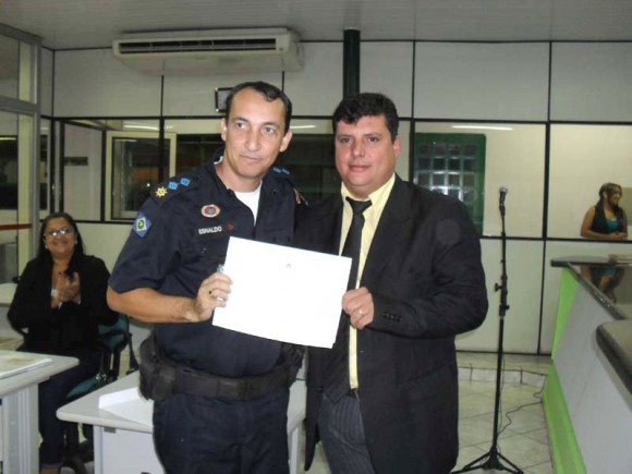 Policiais militares recebem 