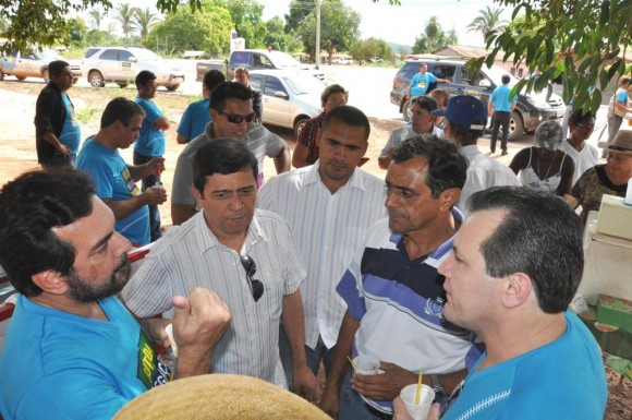 Silval se reúne com dirigentes do PMDB e exige candidatura própria