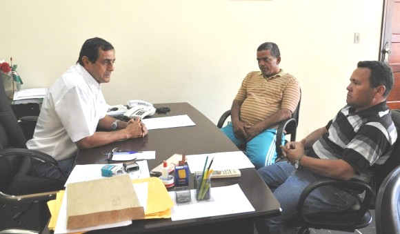 Moradores querem explicações de Ugo sobre paralisação de obras