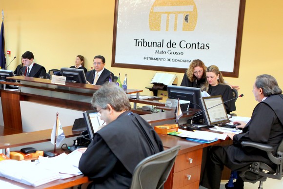 Atraso no envio de informações faz TCE aplicar multa em Ugo Padilha