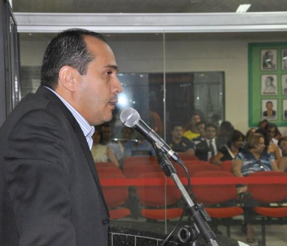 Luciano Padilha tem até quarta para responder sobre dupla filiação