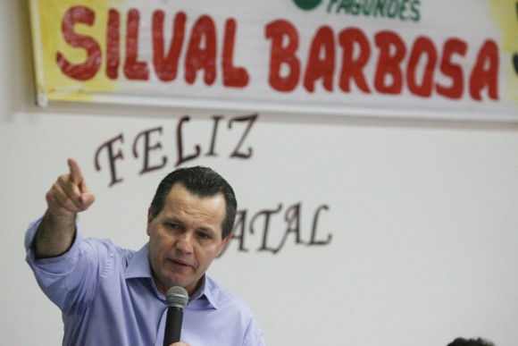 Silval retrocede e edita novo Decreto sobre as férias dos servidores 