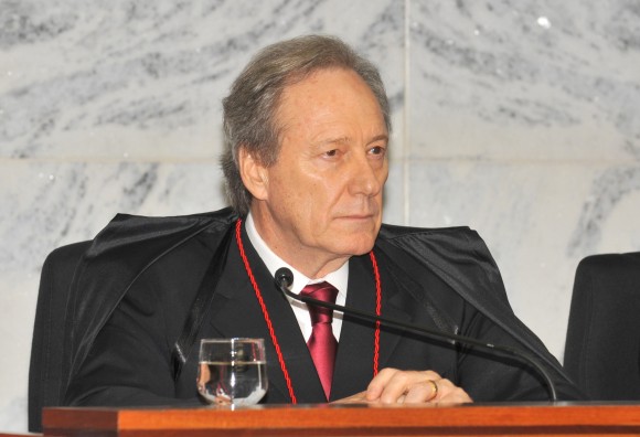 Decisão do presidente do TSE afugenta fornecedores, diz Assessor