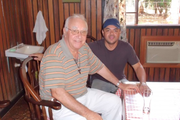 Frei Bernardo recebe seu ex coroinha e atual prefeito Zenildo Sampaio