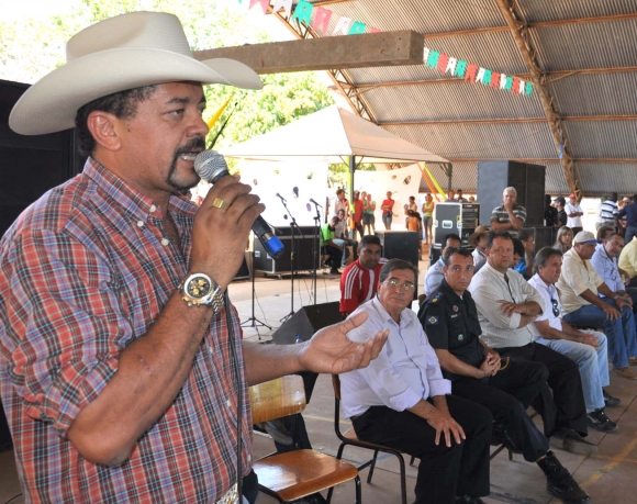 Locutor Arizona pede para o prefeito para de contar mentiras para o povo