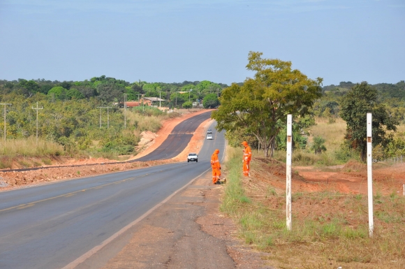 Placa instalada por autoridades santo-antonienses foi arrancada