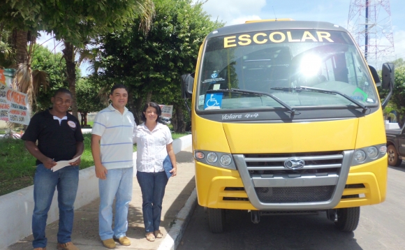Zenildo investe na aquisição de mais ônibus escolar para Livramento