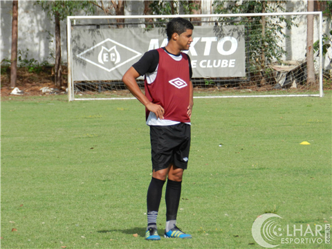 Odail Junior um dos melhores zagueiros de MT assina novo contrato com o Mixto