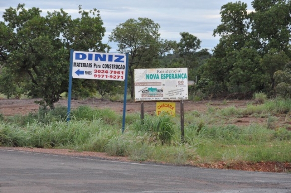 Placa divisória entre Cuiabá e Santo Antônio foi retirada nesta segunda