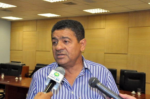 Walter Sampaio entrega documento a Riva sobre os limites de Santo Antônio