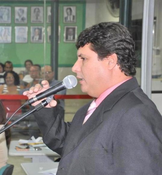 Lider do prefeito na Câmara Izaías Jr já antecipa estratégia para terça