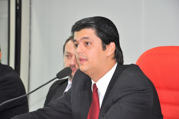 Juiz Murilo Mesquita indeferiu pedido de Harrison que pretendia suspender votação