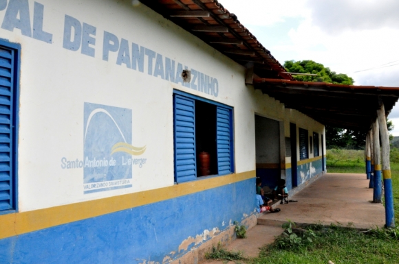 Passado 10 anos Escola mantém cores e slogan do ex-prefeito Edu