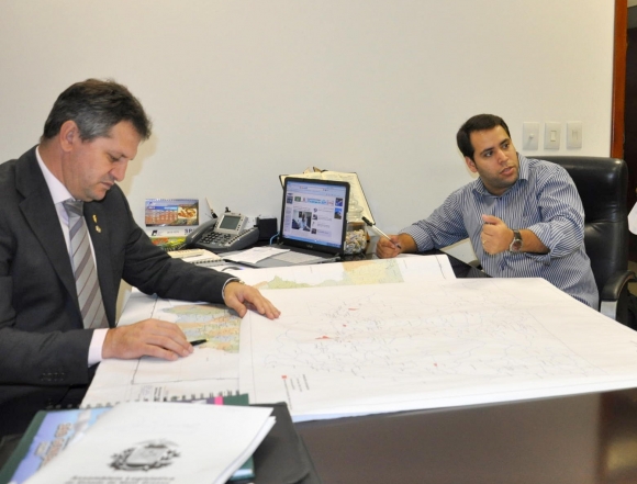 Dilmar Dal Bosco se compromete com alunos da Escola Nagib Saad