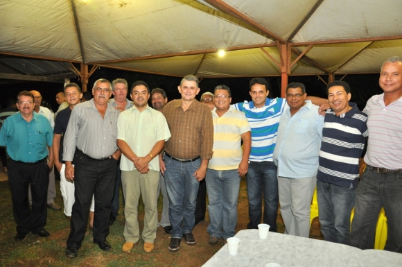 Dirigentes partidários se reúnem e pesquisa deve apontar nome a sucessão