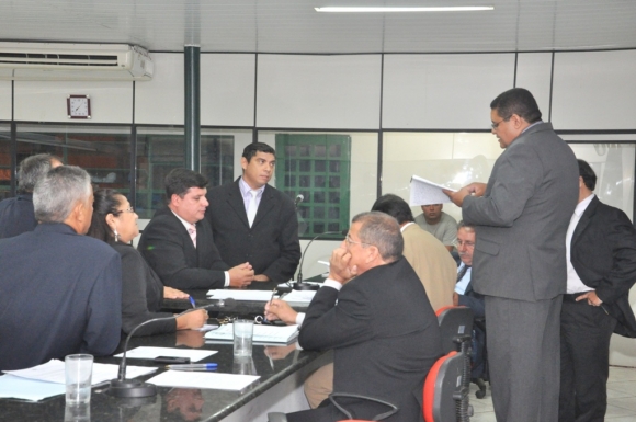 Harrisson pede quase 5 milhões, vereadores aprovam apenas 484 mil reais