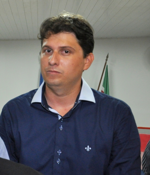 Sumiço do Livro Ata faz Valdirzinho do Posto lavrar 