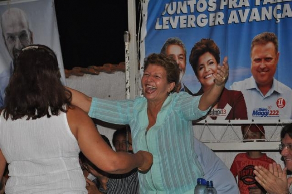 Glorinha Garcia volta a Agrovila e faz caminhada com Valter Sampaio