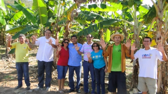 Valter Sampaio faz visitas a moradores da região do Porto de Fora