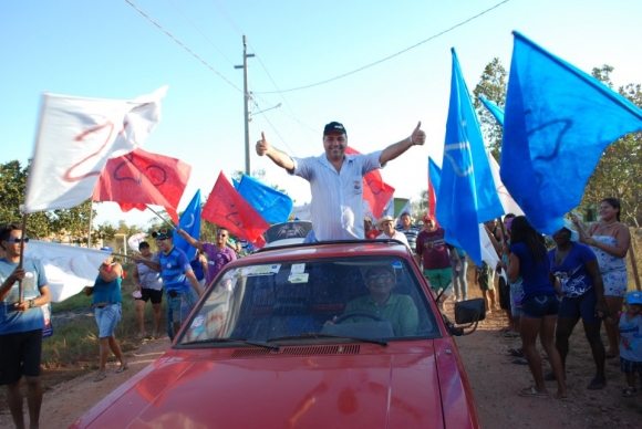 Celso Nogueira faz caminhada em antigo Assentamento 
