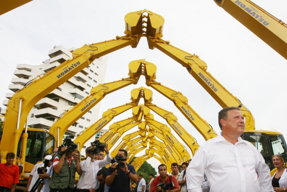 Julier manda intimar Estado para pagar perícia em maquinários 