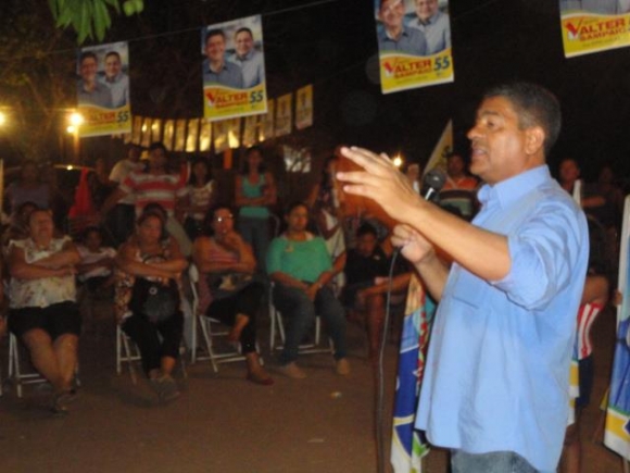 Valter Sampaio se reúne com moradores da comunidade Pantanalzinho 