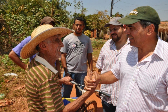 Celso Nogueira faz campanha e visita moradores na comunidade ribeirinha 