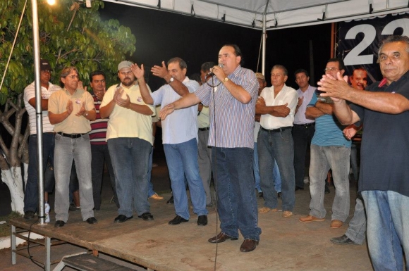 Harrisson vai a comício de Celso Nogueira e 